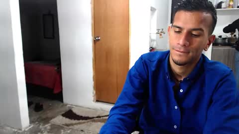 Snapshot of justin_melendez chatting on October 25, 1:40 am JUSTIN online show from October 25, 1:40 am