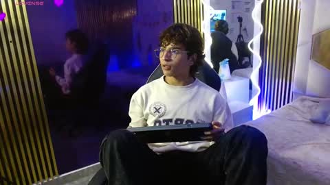  justin  online show from March 5, 3:03 am