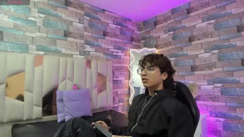  justin  online show from March 27, 11:33 am