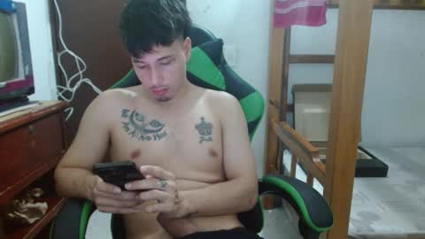 justin_taylor02 online show from October 11, 1:59 pm