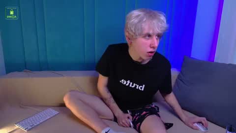 justTEEN online show from May 7, 10:26 am