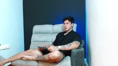 justinfuller_31 online show from June 26, 1:09 am