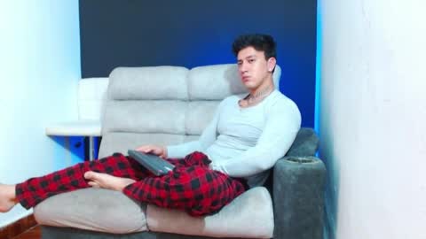 justinfuller_31 online show from April 12, 1:09 am