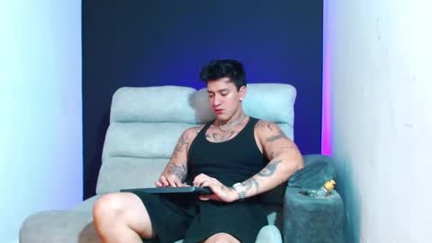 justinfuller_31 online show from February 2, 2:32 am