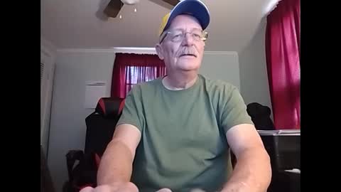 kabriggs136 online show from December 5, 9:28 pm