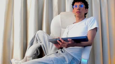 kai online show from March 19, 3:32 am