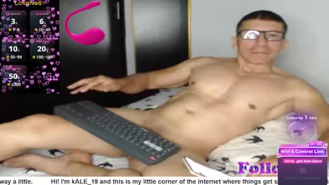 Snapshot of kale_19 chatting on February 27, 10:31 pm Kale   online show from February 27, 10:31 pm