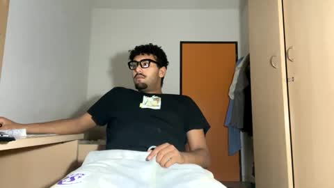 karim03larbi online show from March 4, 7:43 pm