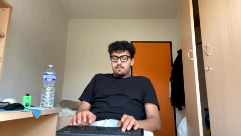 karim03larbi online show from March 7, 12:34 pm