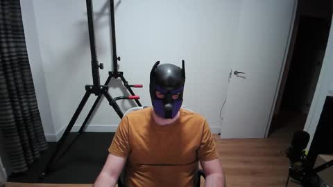 Neon online show from November 4, 7:15 pm