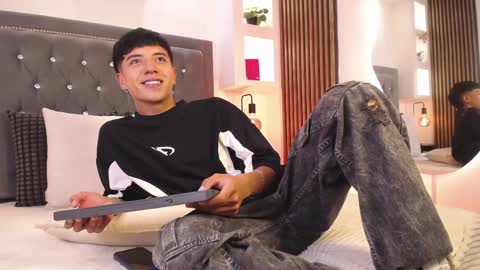 nico online show from April 1, 1:02 pm