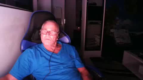 Snapshot of keinewill2002 chatting on September 11, 9:47 pm keinewill2002 online show from September 11, 9:47 pm