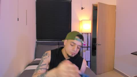 kendel_dimitri online show from April 11, 5:14 am