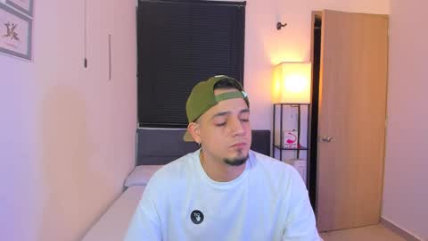 kendel_dimitri online show from April 8, 4:57 am