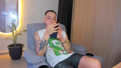 kendel_dimitri online show from February 18, 5:53 am