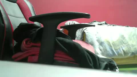 Snapshot of kev19922 chatting on February 21, 8:49 pm kev19922 online show from February 21, 8:49 pm