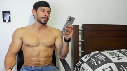 kevin_malone22 online show from February 27, 2:56 am