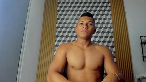 khen_west1 online show from March 7, 10:54 pm