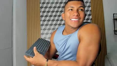 khen_west1 online show from March 3, 7:23 pm