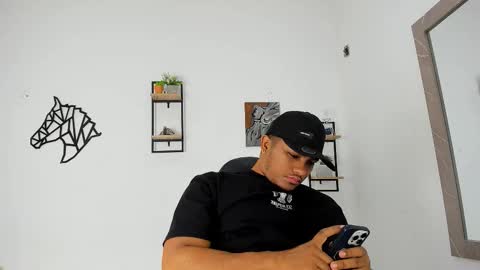 khen_west1 online show from October 8, 5:17 pm