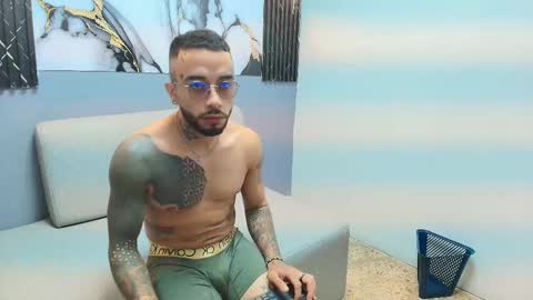 kile online show from October 31, 10:02 pm