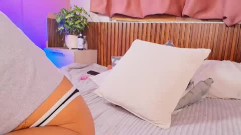 king  help me reach 100 likes online show from November 28, 3:53 am