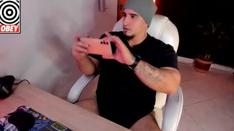 King Bear online show from February 4, 1:44 am