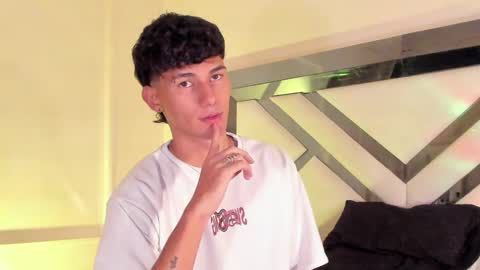  A L E X  online show from February 20, 6:28 am