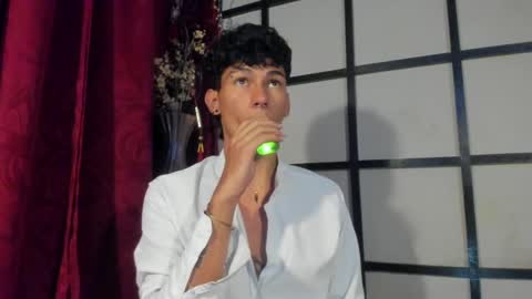  A L E X  online show from December 4, 4:32 am