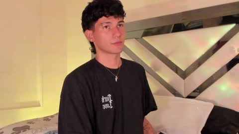  A L E X  online show from February 6, 3:59 am