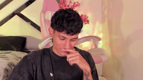  A L E X  online show from February 5, 5:52 am