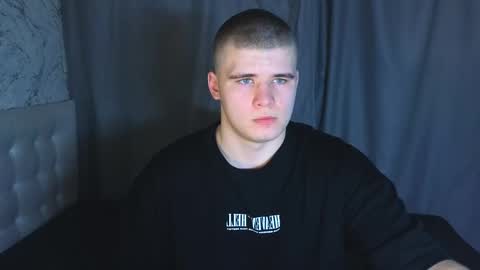 Snapshot of kittenmur chatting on December 10, 12:05 pm Vlad online show from December 10, 12:05 pm