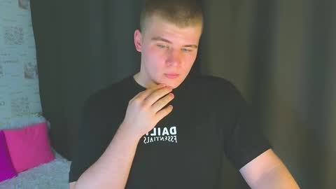 Snapshot of kittenmur chatting on October 8, 2:54 pm Vlad online show from October 8, 2:54 pm