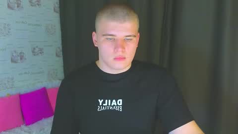 Snapshot of kittenmur chatting on October 2, 10:03 pm Vlad online show from October 2, 10:03 pm