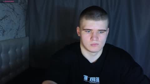 Snapshot of kittenmur chatting on December 12, 12:44 pm Vlad online show from December 12, 12:44 pm