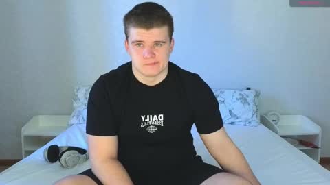 Snapshot of kittenmur chatting on February 8, 7:37 am Vlad online show from February 8, 7:37 am