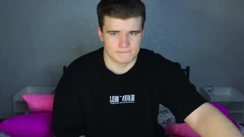 Snapshot of kittenmur chatting on February 13, 1:26 pm Vlad online show from February 13, 1:26 pm