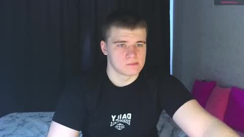 Snapshot of kittenmur chatting on March 6, 6:52 am Vlad online show from March 6, 6:52 am