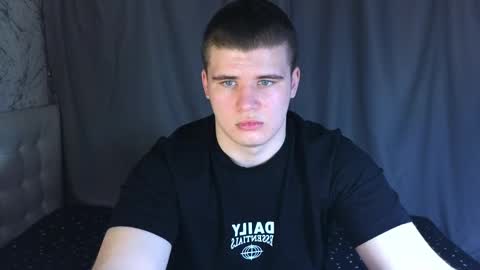 Snapshot of kittenmur chatting on December 29, 5:33 pm Vlad online show from December 29, 5:33 pm