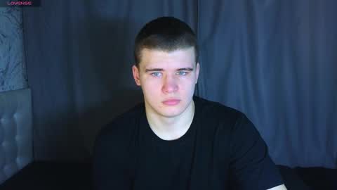 Snapshot of kittenmur chatting on December 3, 7:41 am Vlad online show from December 3, 7:41 am