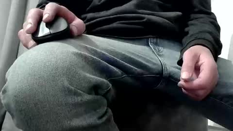 kiwibulge123 online show from March 18, 8:06 am