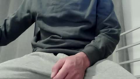 kiwibulge123 online show from April 1, 7:43 am