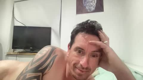 Snapshot of kiwibuzzer chatting on October 23, 7:28 pm Champ online show from October 23, 7:28 pm