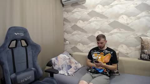 Snapshot of knight_5 chatting on September 17, 1:12 pm Carter.  online show from September 17, 1:12 pm