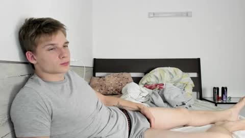 Snapshot of knotsiemens chatting on September 15, 12:57 am Adam online show from September 15, 12:57 am