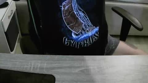 kretenkreten online show from November 3, 6:21 pm