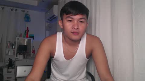 Snapshot of krezikeed chatting on March 12, 9:44 am krezikeed online show from March 12, 9:44 am