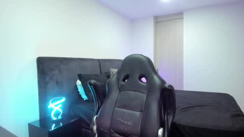 Snapshot of krops_ chatting on October 5, 6:50 am KROPS online show from October 5, 6:50 am