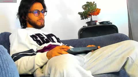 kuzzcoo online show from May 3, 7:49 pm