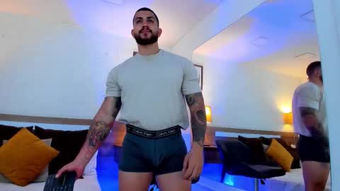 kylenorth_ online show from October 1, 6:12 pm